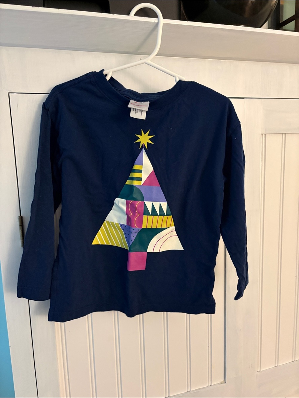 Hanna Andersson Navy Long-Sleeve Tee with Multicolor Geometric Tree